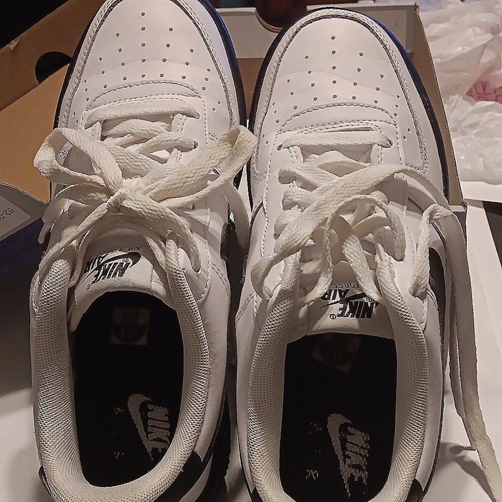Boy's shoes